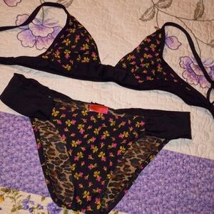 Vintage Y2K Betsey Johnson Floral Print Retro Swimsuit Swim Bikini Top Bottom S